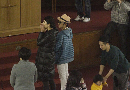 王祖蓝李亚男预演婚礼 两人互换空气戒指