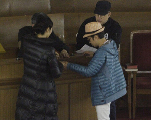 王祖蓝李亚男预演婚礼 两人互换空气戒指