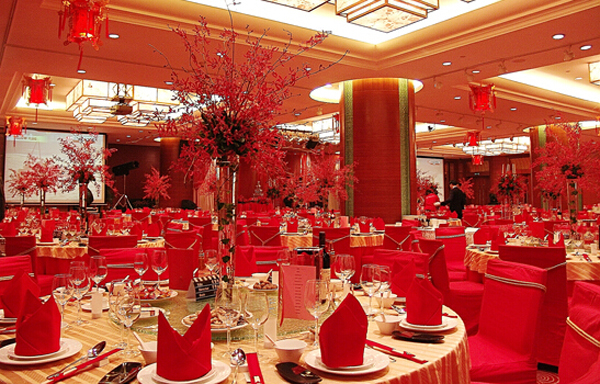 中国传统婚宴餐桌位置安排 尊位桌遵循三原则