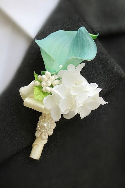 参加教堂婚礼服装穿什么 神圣婚礼不可穿错