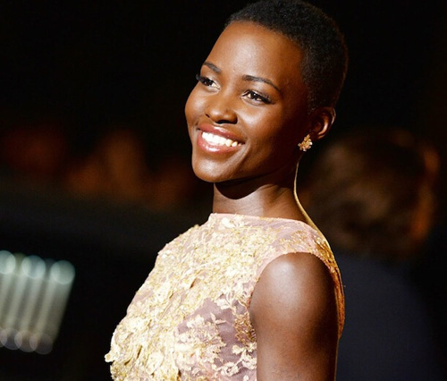 露皮塔被盗奥斯卡礼服被寻回 小偷:是假货