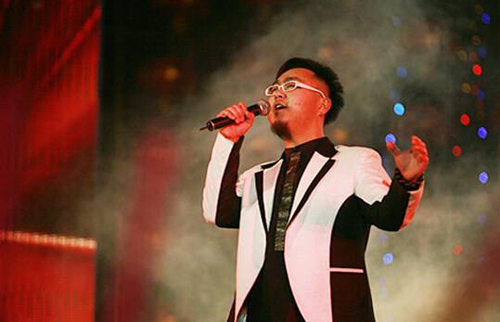 歌手谭赟与新婚妻子发生车祸 其妻已有身孕