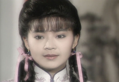 琼女郎“婉君”俞小凡被骗800万元 称已报案