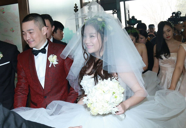 喻恩泰史林子大婚赵忠祥证婚 手牵娇妻尽显恩爱