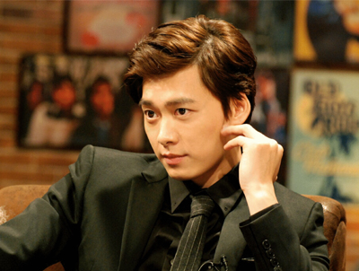 李易峰自曝想恋爱 称想用恋爱经历丰富自己人生