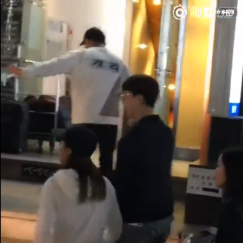 Gary录制最后一期《Running Man》路透视频曝光 一一拥抱道别