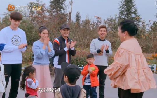 爸爸去哪儿4穿帮镜头揭秘 网友：沙溢安吉上节目能不能认真点