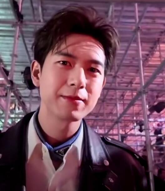 李现回应英文名Jungle：挺好的 大家开心就好
