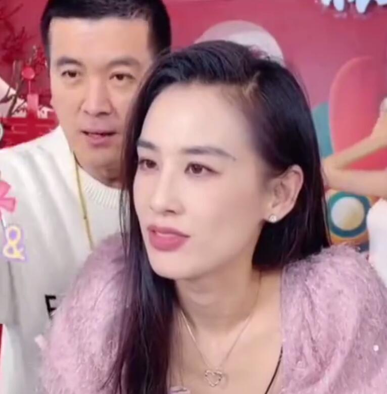 杨子回应“直播求婚”：被黄圣依骂了5分钟