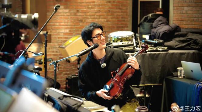 王力宏回应是否想找新伴侣：排得有点后面