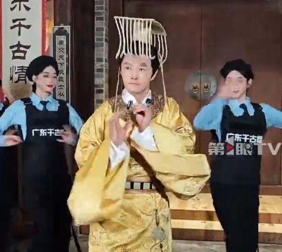 郑国霖回应成景区“顶流NPC”：工作机会变多了